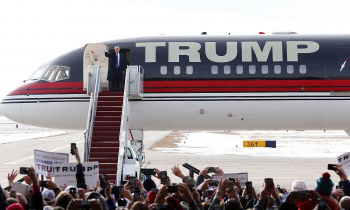 Watch Donald Trump’s Airplane Do a Flyby to the Theme From ‘Air Force One’