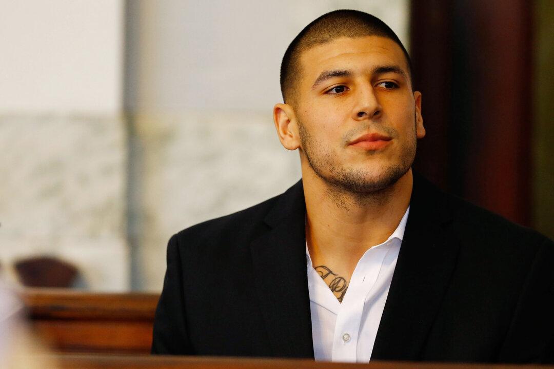 Aaron Hernandez Praises Tom Brady, Rips Bob Kraft in Letter
