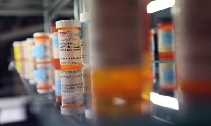 Illinois Police Issue Warning on Sale of Counterfeit Xanax Pills