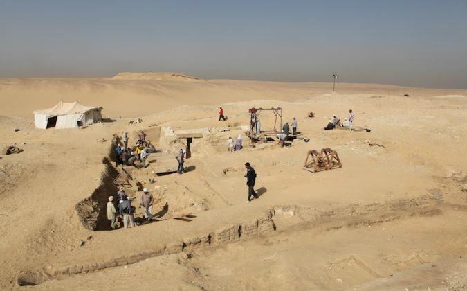 4,500 Year-Old Egyptian Boat Unearthed at Abusir Pyramids Site