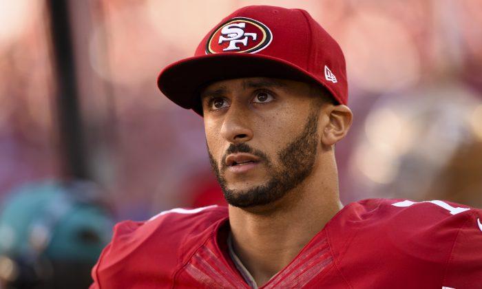 Niners QB Kaepernick Refuses to Stand for US National Anthem in Protest