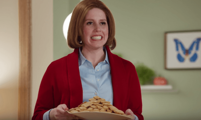 Watch: SNL Makes Its Own Super Bowl Ad, With a Touch of the X-files