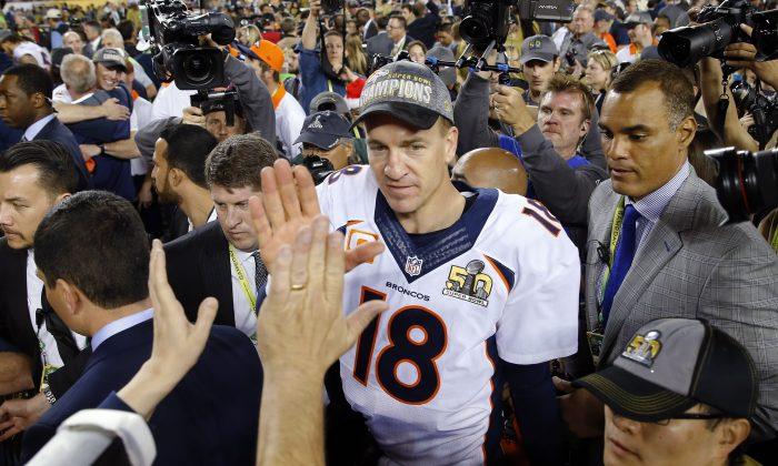 Manning Rides Off With a Win in What Could Be Final Game of Career (Photos)