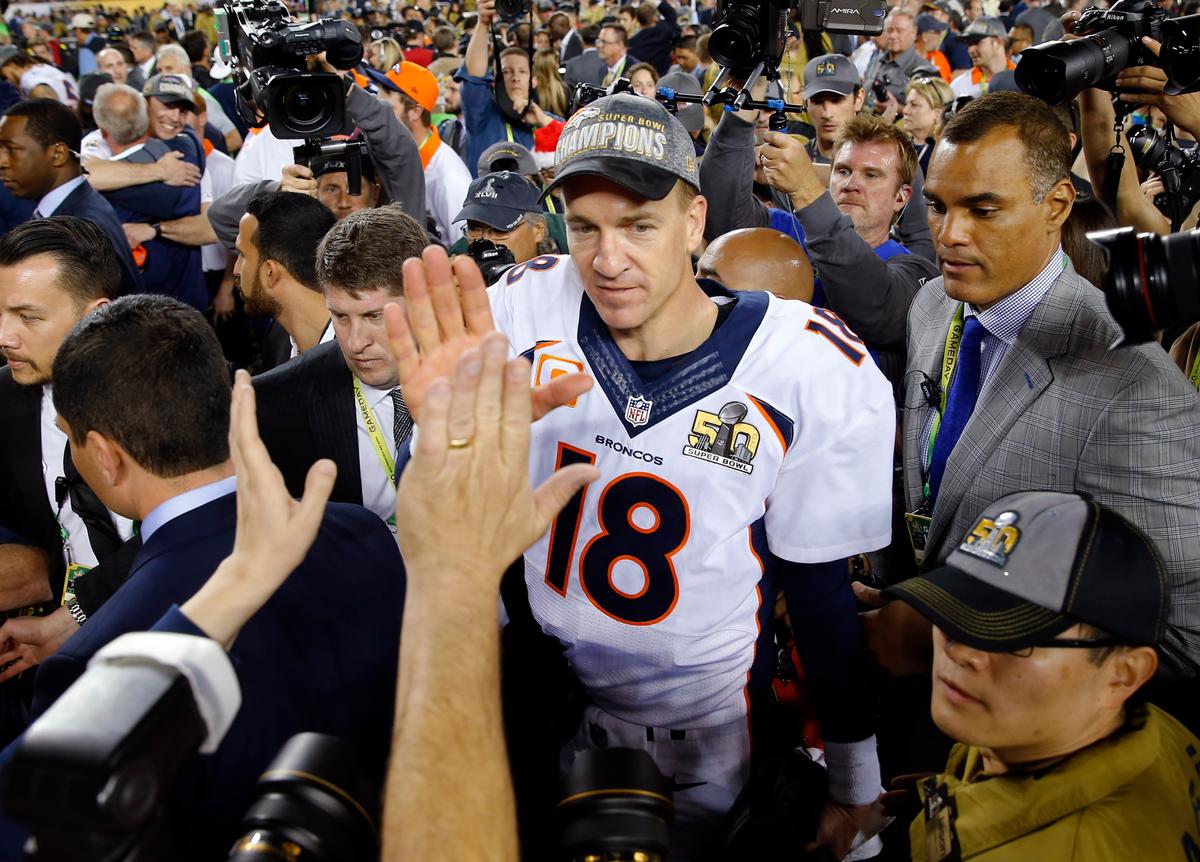 Manning Rides Off With a Win in What Could Be Final Game of Career (Photos)