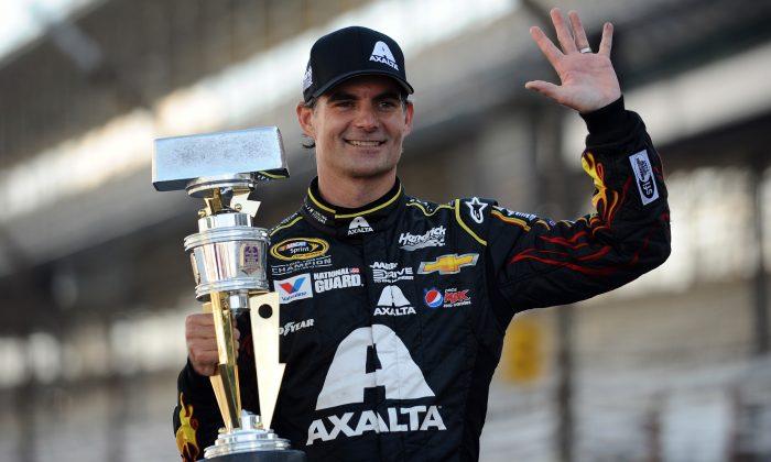 NASCAR Opens 2016 Season Without 2 of Its Biggest Stars