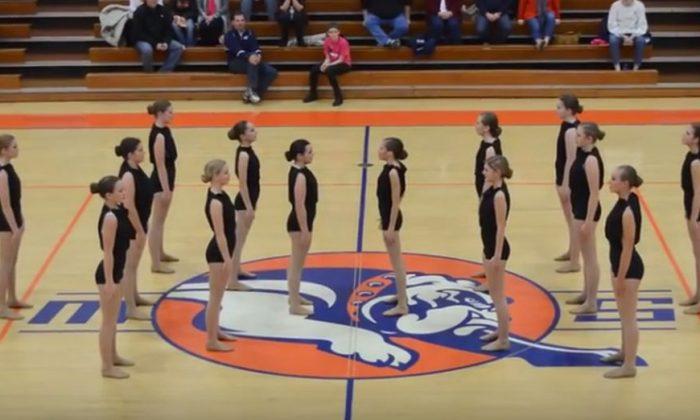 Video: Illinois High School Student Dance Team Performs Without Music