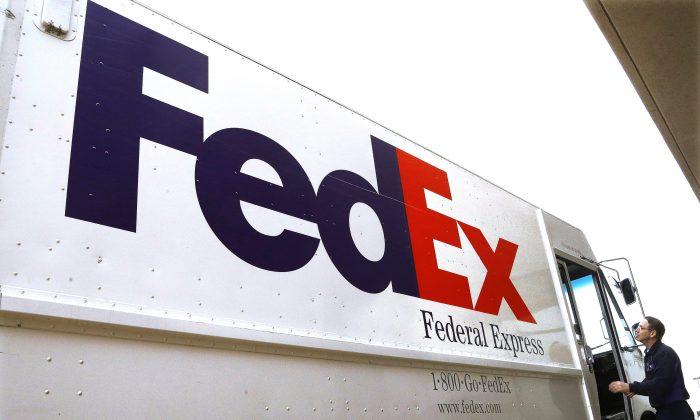 Two FedEx Trucks Crash on Interstate, Packages Spilled Everywhere