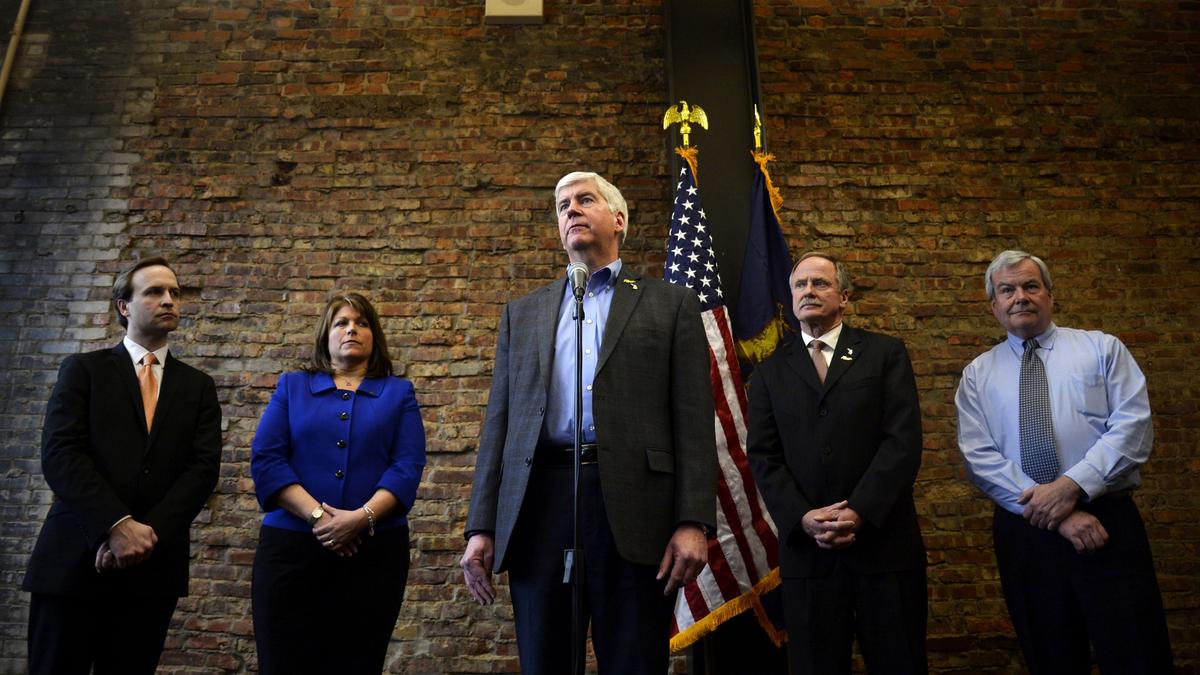 Flint Mayor, Governor Split on Pace of Lead Pipe Replacement