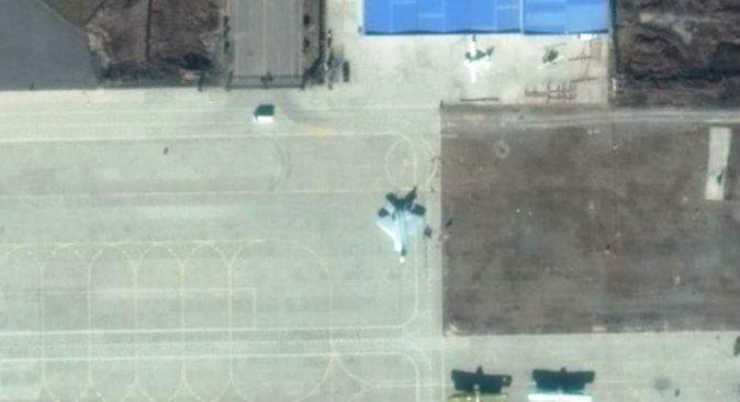 Clone of America’s Top Jet Spotted on Chinese Airfield