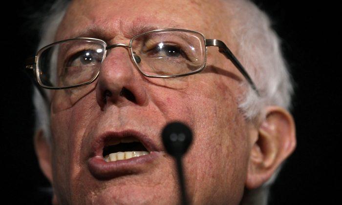 Poll: Sanders Tops Hillary Nationwide for the First Time