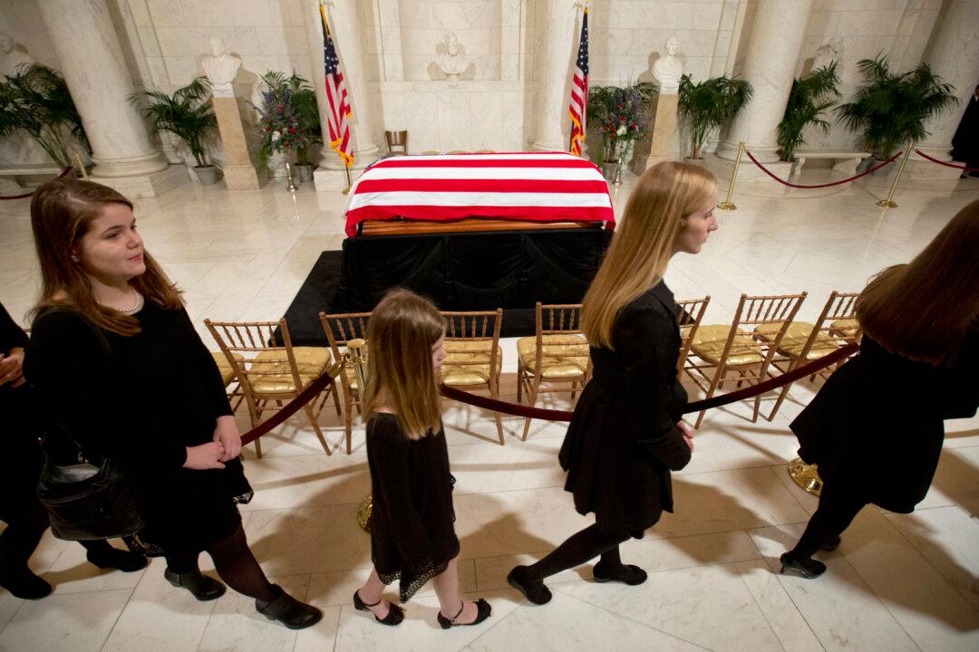 Thousands Pay Respects to Late Justice Scalia
