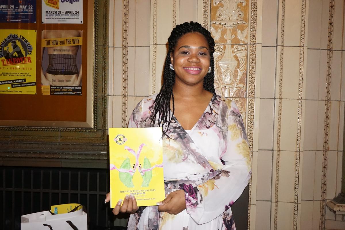 Student Overcome by Joy on Seeing Shen Yun