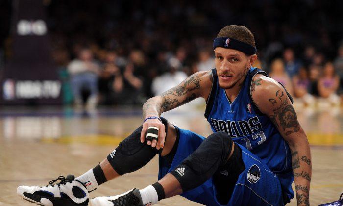 Former NBA Player Delonte West Seen Wandering Jack in the Box Parking Lot, Wearing Hospital Gown Without Shoes