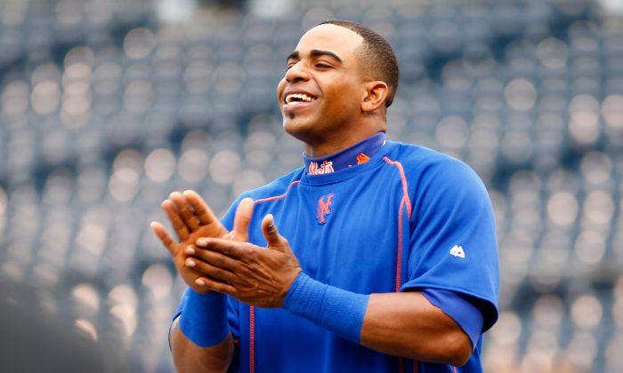 Watch: Mets Outfielder Yoenis Cespedes Reports to Spring Training in Wicked, 3-Wheel Ride (+Photos)