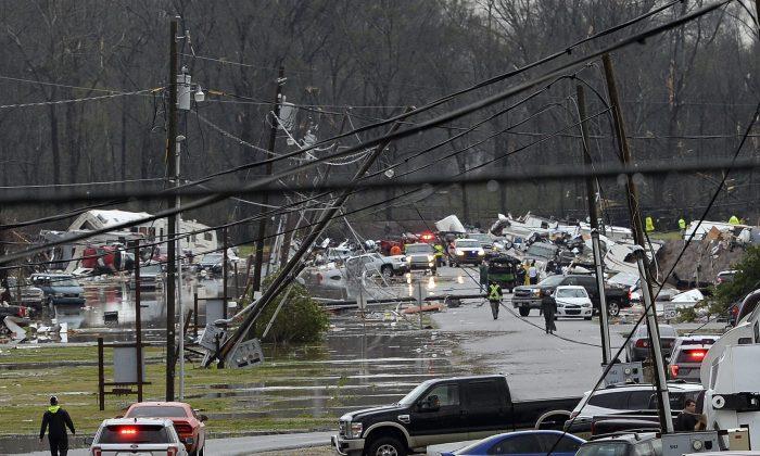 Powerful Storms Roll Across South, Causing Death and Damage