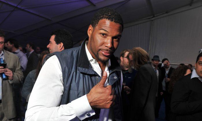 Michael Strahan’s Fingers Paid the Price For Playing 15 Seasons in the NFL