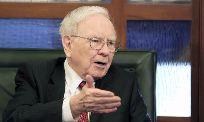 Buffett: US Economy Better Than Presidential Hopefuls Say