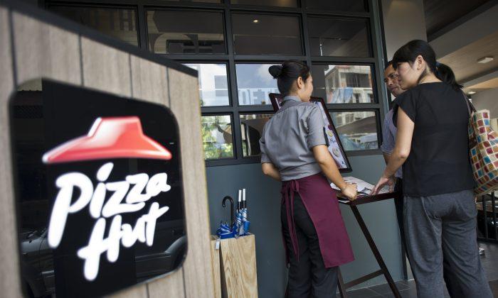 Eight-Year-Old Cuts Her Mouth on Earring Found in Pizza Hut Meal