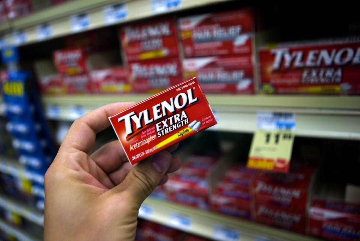 Extra Strength Tylenol is displayed in a drugstore in Washington, on July 5, 2006. (Brendan Smialowski/Getty Images)