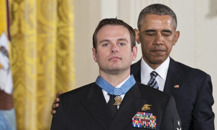 Navy SEAL Receives Medal of Honor at White House Ceremony