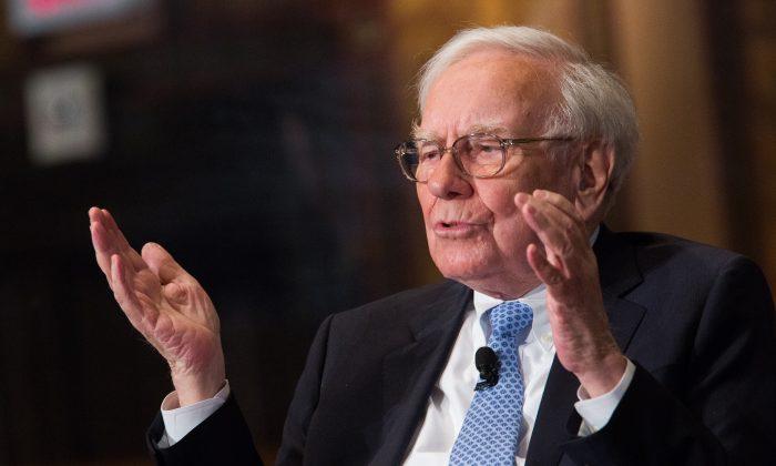 Why Is Buffett Buying US Airline Stocks?