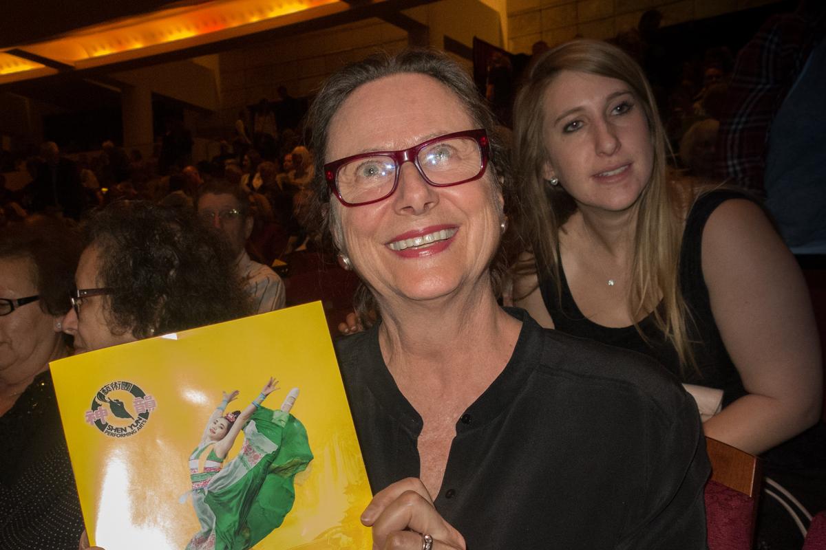 Artist Sees Beauty of Another World in Shen Yun