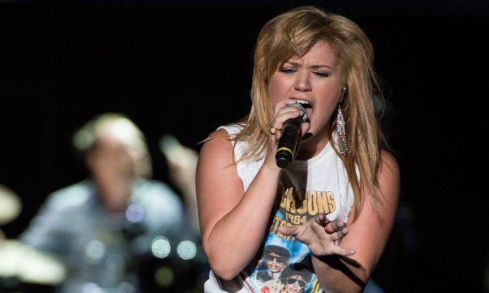 Kelly Clarkson: I Was Blackmailed Into Working With Dr. Luke