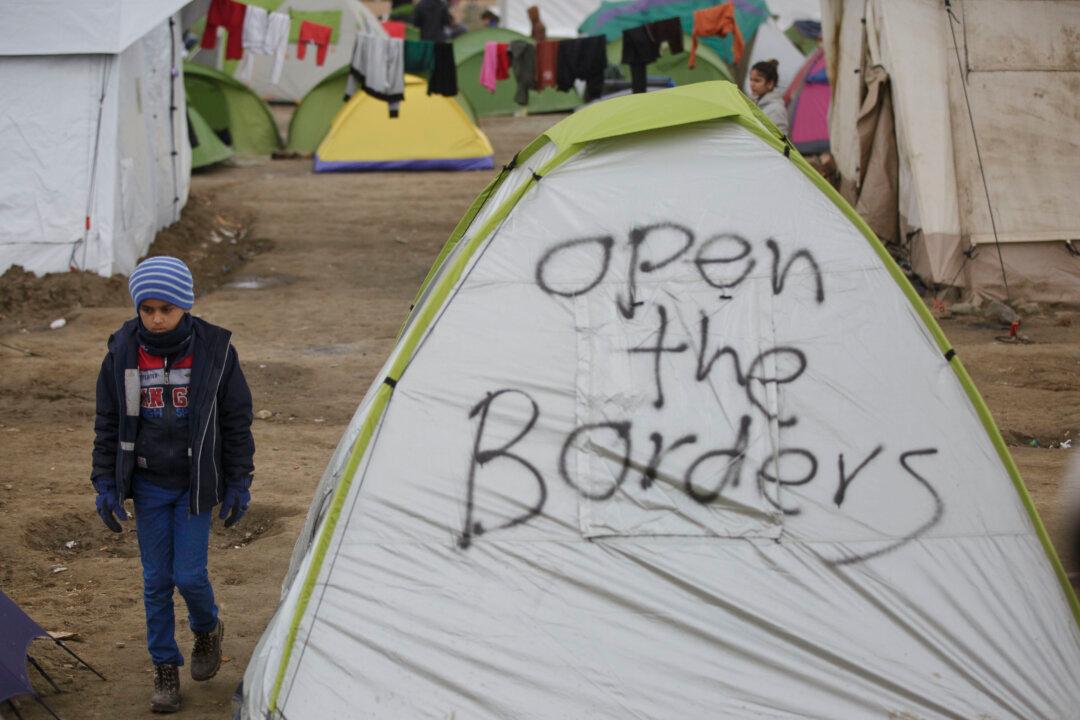 EU Leaders to Press Turkey, Back Greece at Migrant Summit