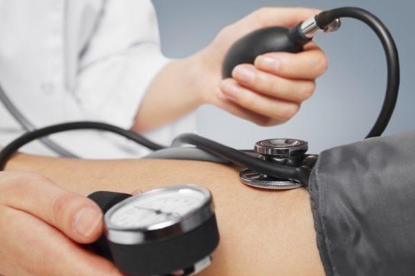 Measure blood pressure (Remains/iStock)