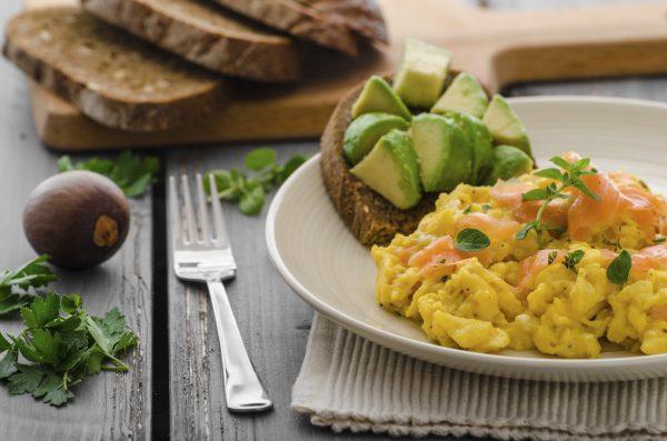 <span class="caption">Foods with ‘good fats’ include eggs, avocados, and salmon. </span>(PeteerS/iStock)