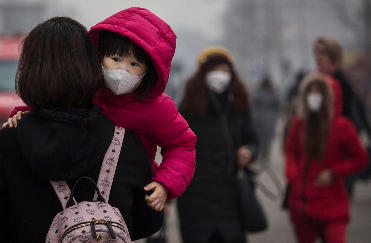Young Girl Unscathed by 11-Story Fall in China