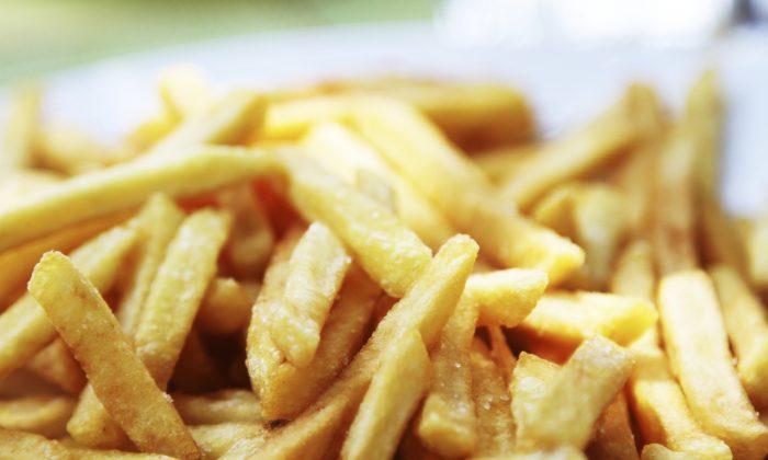 British Teen Goes Blind After Restrictive Diet of French Fries, Chips, and White Bread