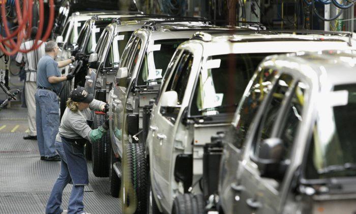 In Ohio, Clinton Opposes Obama Auto Parts Trade Standard