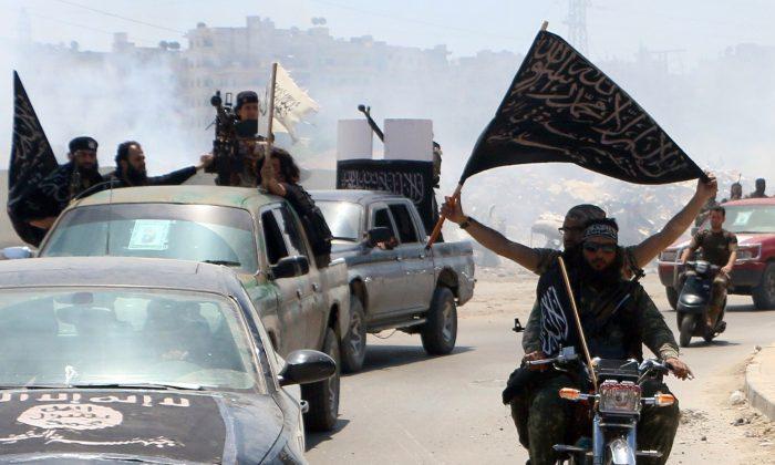 Al-Qaida Seizes Weapons, Bases From US-backed Syrian Rebels