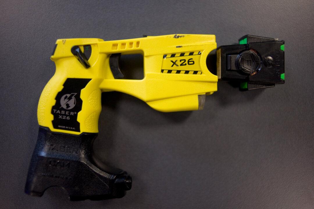 Authorities in Bowling Green, Kentucky Reviewing Death After Stun Gun Used on Man