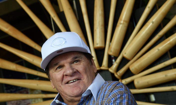 Pete Rose Endorses Trump With Signed Baseball