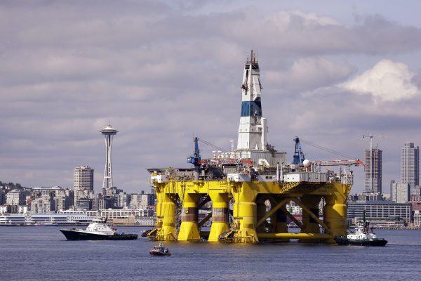 The oil drilling rig Polar Pioneer is towed toward a dock in Elliott Bay in Seattle, Washington. (AP Photo/Elaine Thompson, File)