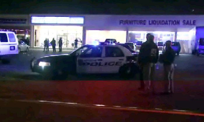 Police Fatally Shoot 2 Robbery Suspects at Houston Store