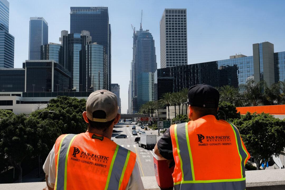 Man Falls to His Death From Los Angeles Skyscraper