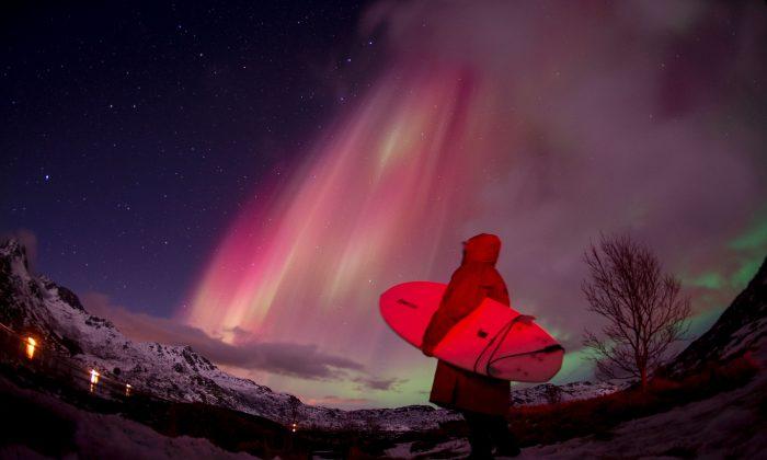Photos: Surfing Under the Northern Lights in the Arctic Circle