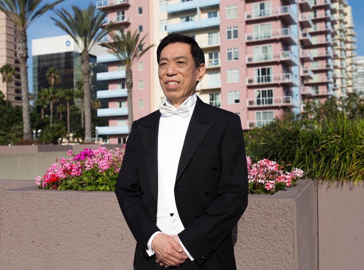 Guan Guimin, Shen Yun’s Celebrated Tenor, Sings to Awaken Our Conscience