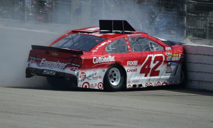 Watch: Kyle Larson Crashes Hard Into Inside Wall During Auto Club 400