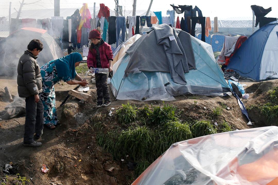 Turkish Monitors Arrive on Greek Islands for Migrant Deal