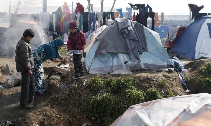 Turkish Monitors Arrive on Greek Islands for Migrant Deal