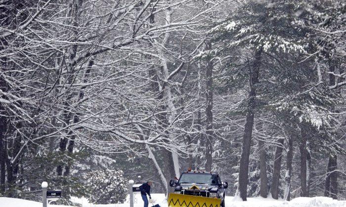 Many Underwhelmed by Northeast’s Mild Spring Snowstorm