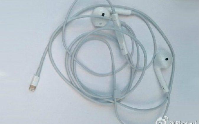 Apple Might Be Replacing the Headphone Jack With This Instead