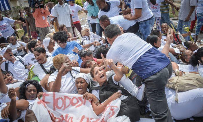 Ladies in White Arrested, Castro Asks For List of Political Prisoners
