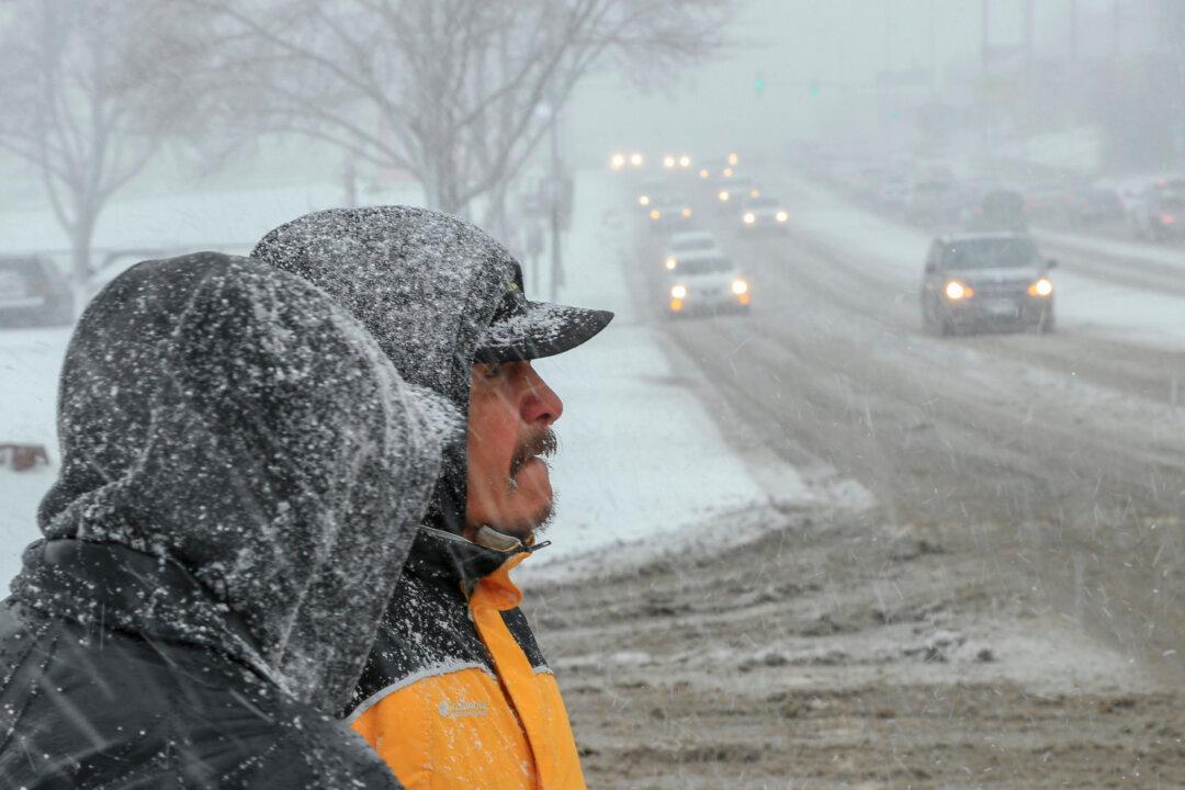 Powerful Snowstorm Barrels East to Plains States, Midwest