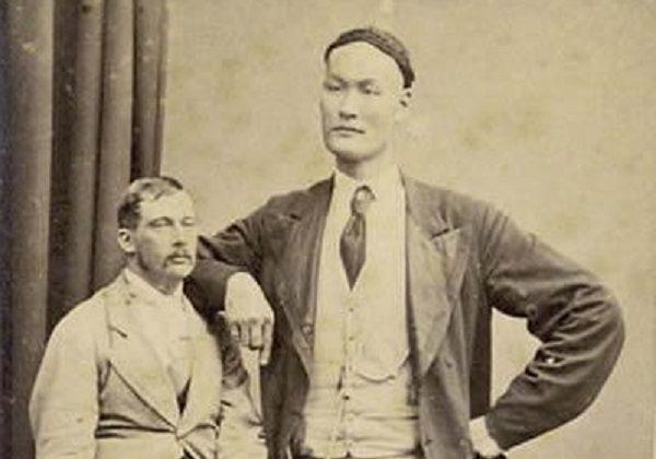 Amazing Old Photos of Giant Chinese Men From Imperial Times