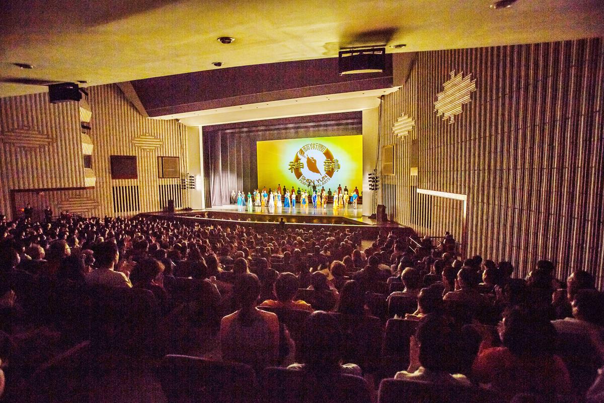 Young Man From Mainland China: Shen Yun Pulls Me out of All the Chaos in My Life